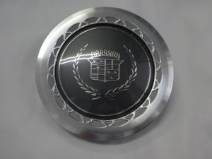 画像2: 93ｙ〜96ｙキャデラック　フリートウッド　ブロアム　純正ホイールキャップ 未使用品 NOS センターキャップ 